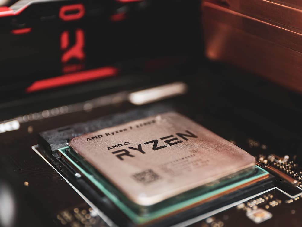 Cómo invertir y comprar acciones de AMD